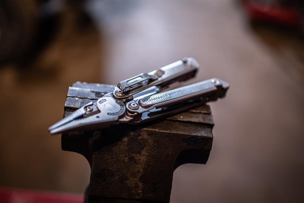 Leatherman 832636 Leatherman Free P2 Multi-Tools | DX Engineering