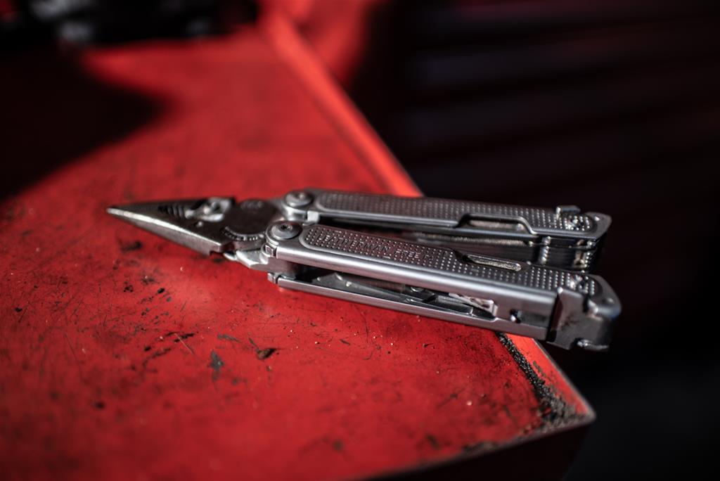 Leatherman 832640 Leatherman Free P4 MultiTools DX Engineering