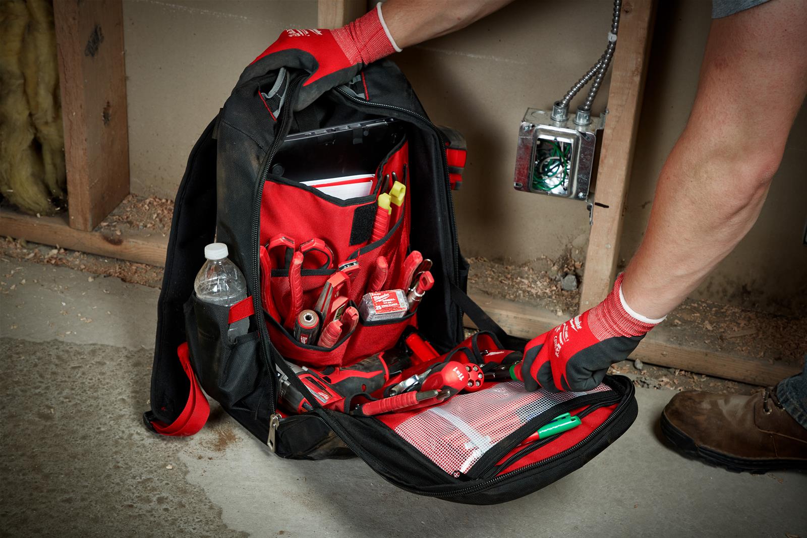 Milwaukee Tool 48-22-8202 Milwaukee Low-Profile Backpacks | DX